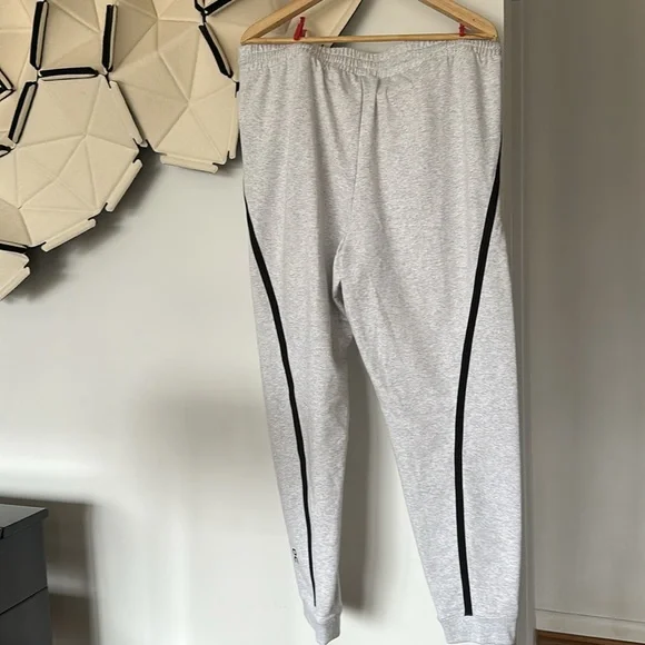 NWT On cloud womens XL movement joggers gray black stripe running - Picture 7 of 8